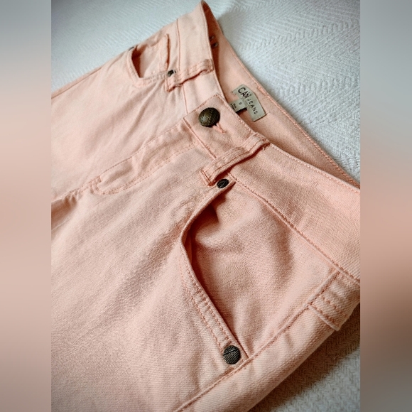 Brand New CAbi "Creamsicle" Cropped Jeans #329, Peach Color Mid Rise, Size 6 - Picture 2 of 14